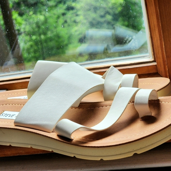 Steve Madden - Picture 3 of 3